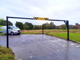 Height-Restrictor Swing Single-Leaf Barrier (W3-6M) 